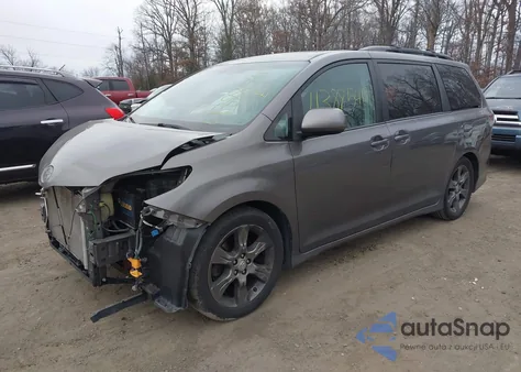 2012 Toyota Sienna Se 8 Passenger z USA, uszkodzony, nr VIN 5TDXK3DC9CS209608